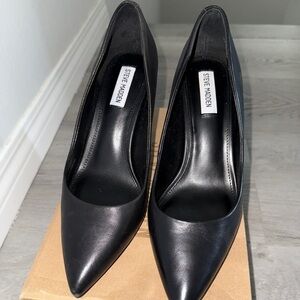 Steve Madden Black Pointed Toe Heels